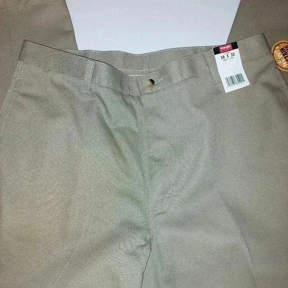 New w/ Tags MENS Wrangler  Cotton Tan Khaki Pants Stain Blocker 38x32 38W 32L - Picture 3 of 5